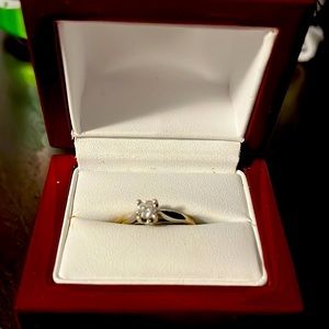 18K White Gold Ring size 6.5
